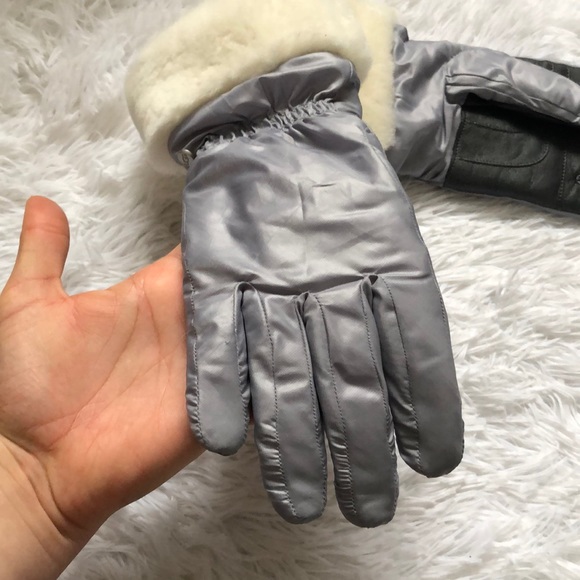 UGG women’s gloves - Picture 3 of 9